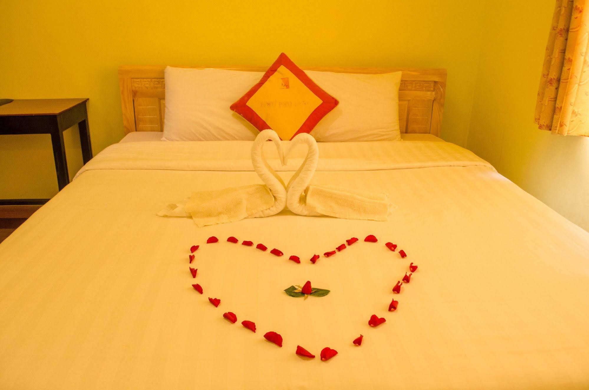 Nhu Phu Hotel Hue Esterno foto