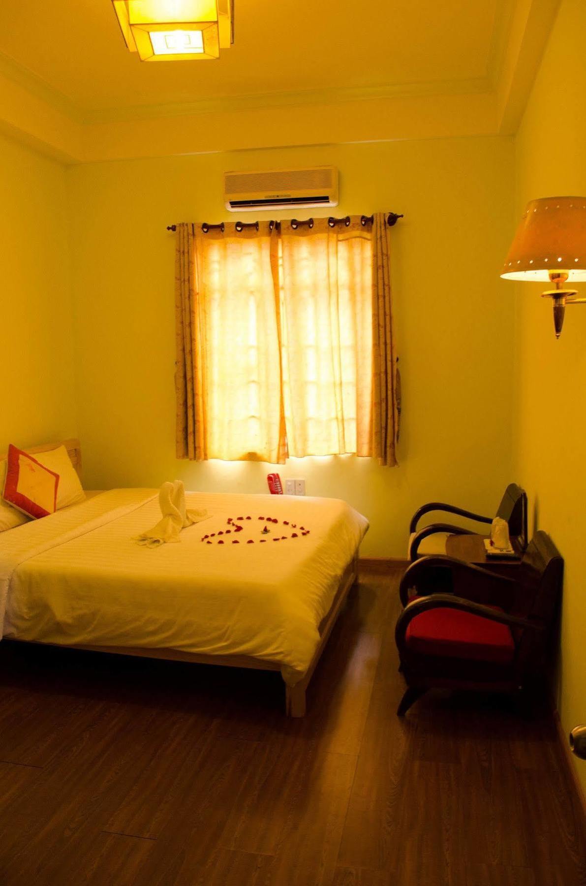 Nhu Phu Hotel Hue Esterno foto
